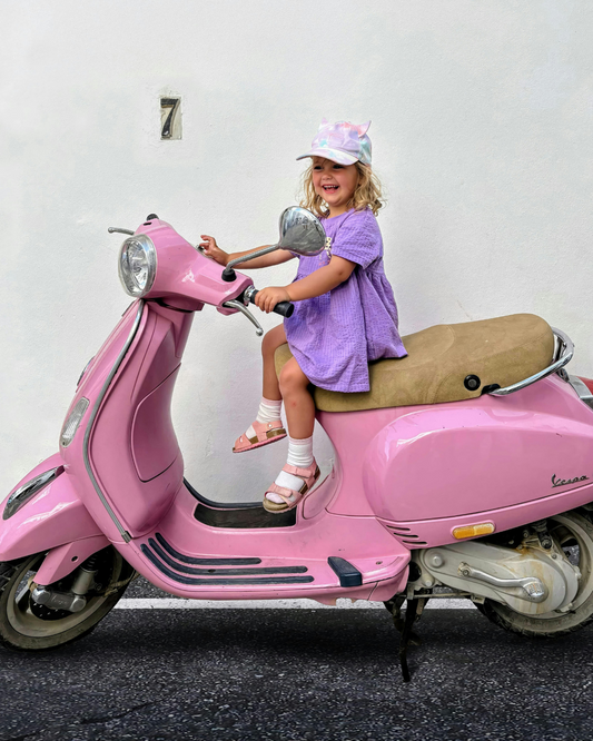 Teste - menina em mobilete